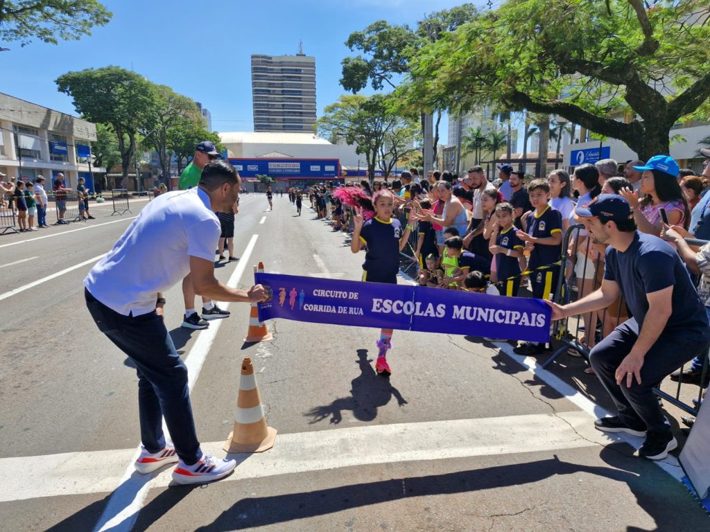 Final do Circuito de Corrida das Escolas Municipais reúne as famílias e reforça papel do esporte na formação dos estudantes