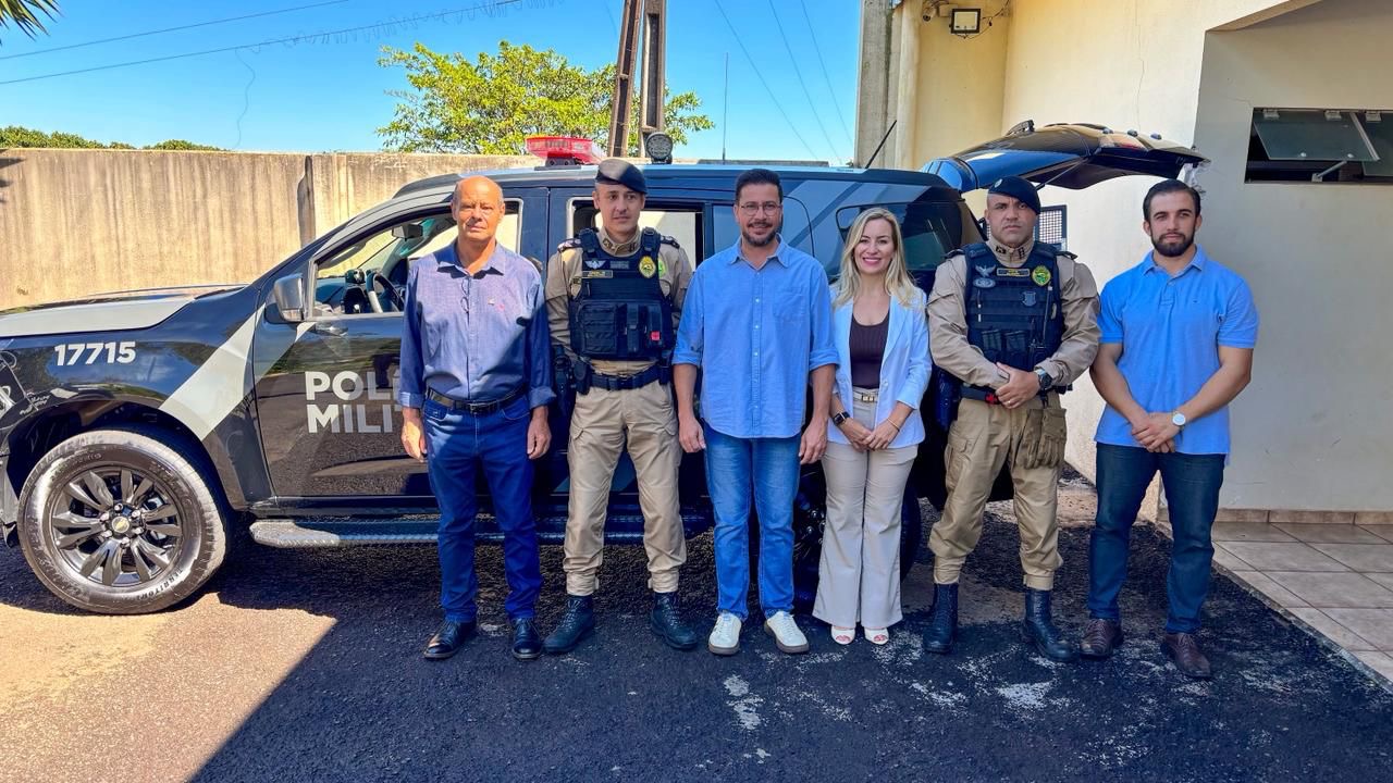 Deputado Arilson e professora Jane Reis entregam viatura ao 10º BPM de Apucarana