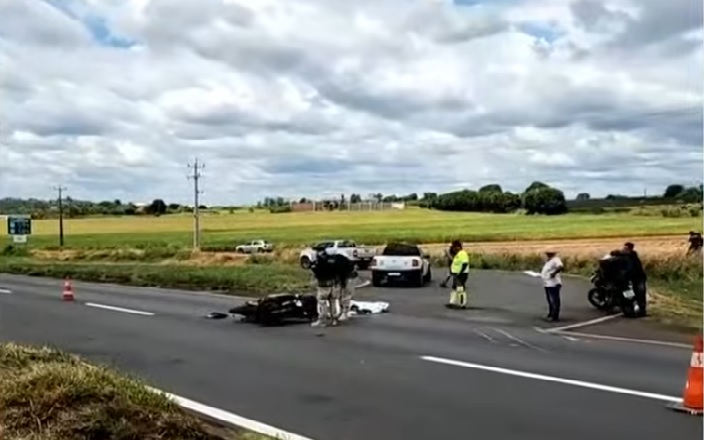Motociclista de 22 anos morre após colisão com caminhonete na BR-376