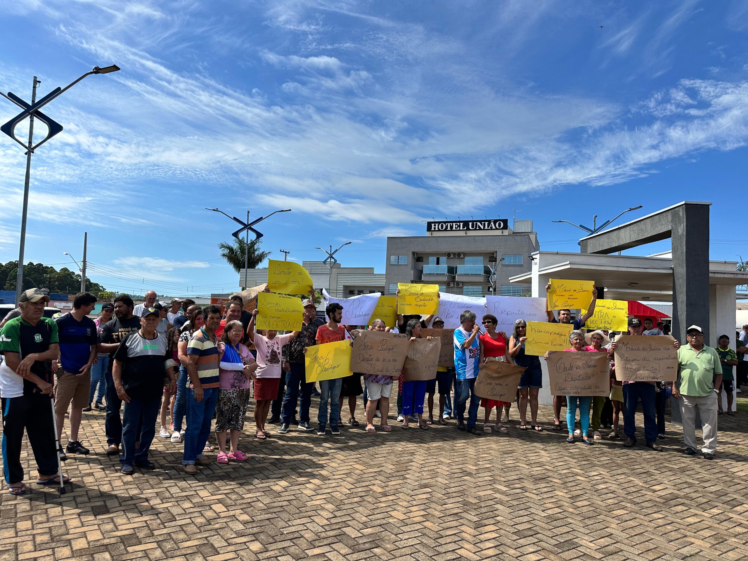 Manifestação pacífica reúne moradores e autoridades contra pedágio em Mauá da Serra