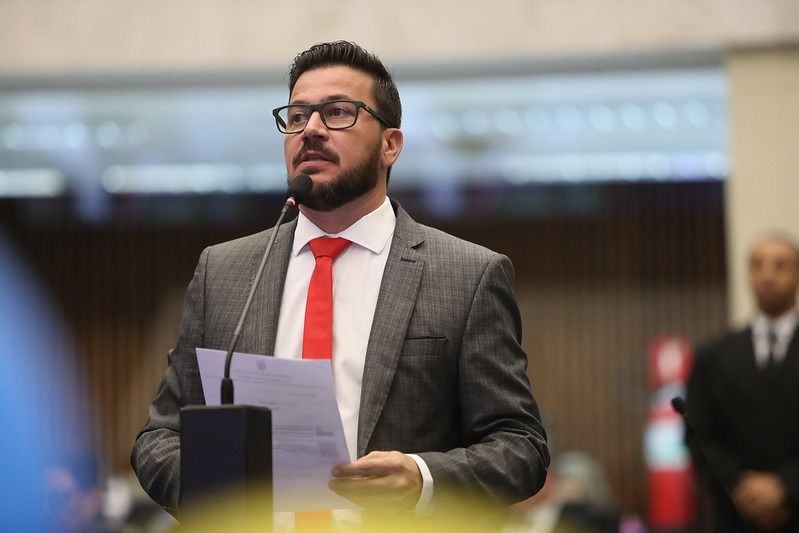 Deputado Arilson propõe lei para autorizar uso experimental da polilaminina no Paraná