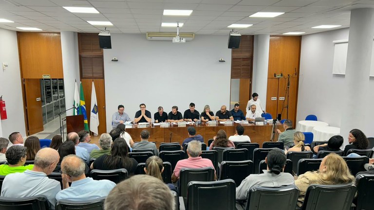 Câmara de Apucarana realiza primeira sessão Itinerante de 2026 na sede do CREA-PR