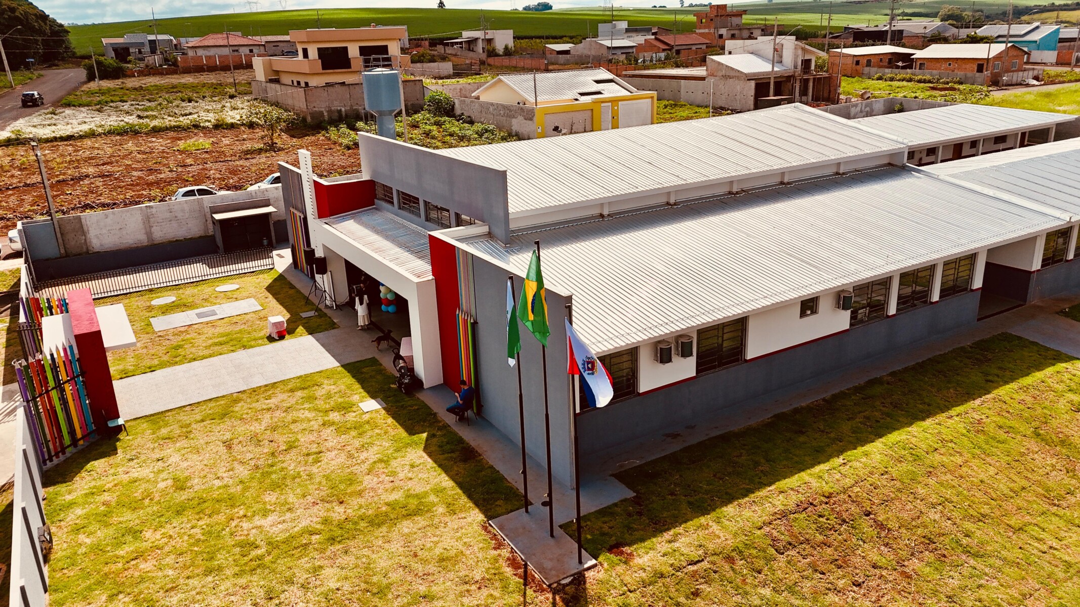 Prefeitura de Marilândia do Sul entrega nova escola à comunidade