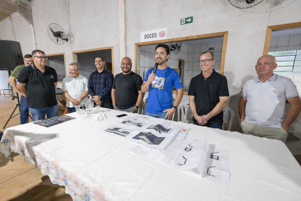 Prefeito assina ordem de serviço para reconstrução e ampliação de ponte no Distrito do Barreiro, em Apucarana