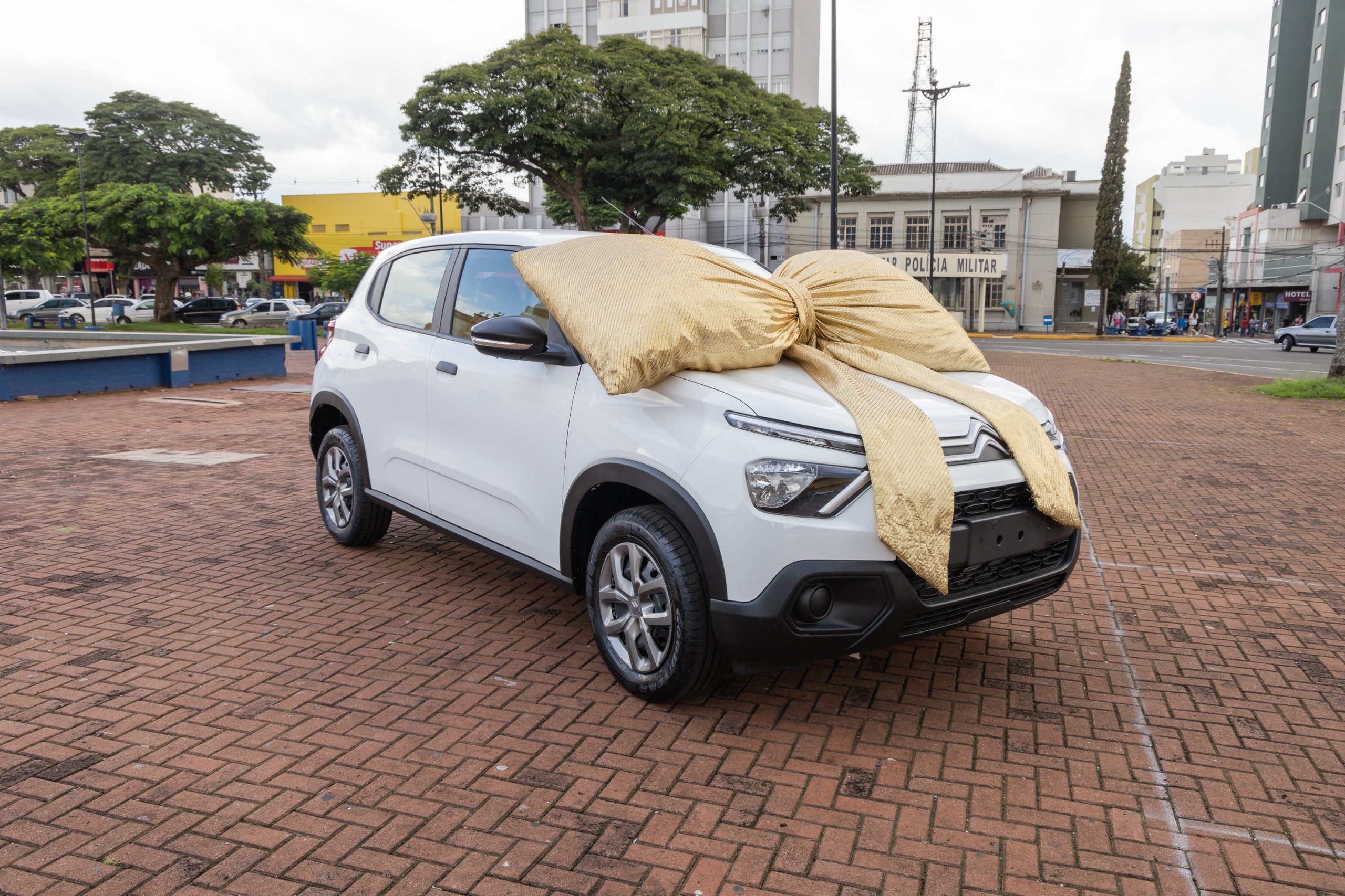 Moradora de Apucarana ganha carro zero no primeiro sorteio do IPTU Bom Pagador