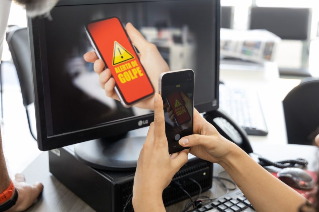 Prefeitura alerta contra golpes por WhatsApp e telefone