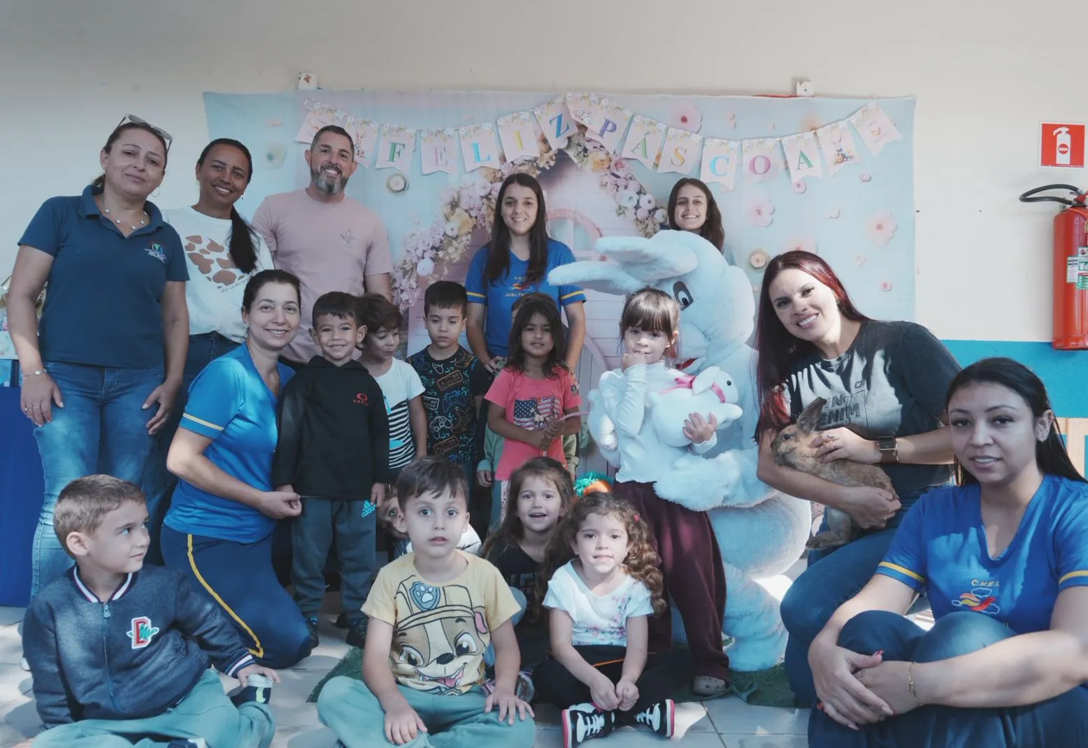 Rio Bom realiza entrega de bombons em celebração à Páscoa para alunos da rede municipal