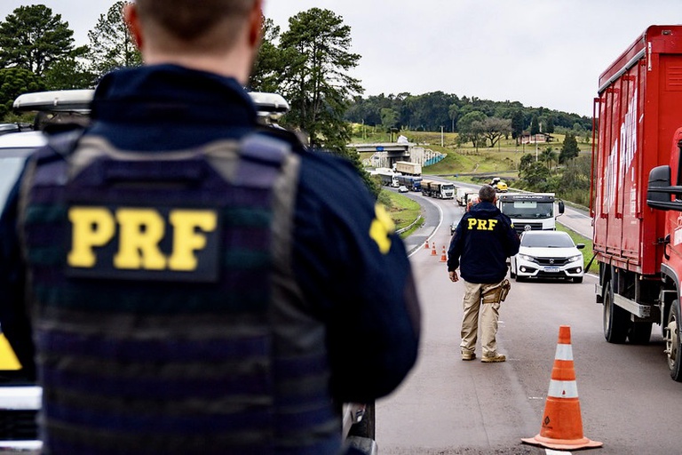 PRF inicia a Operação Dia do Trabalho 2026 nas rodovias federais do Paraná