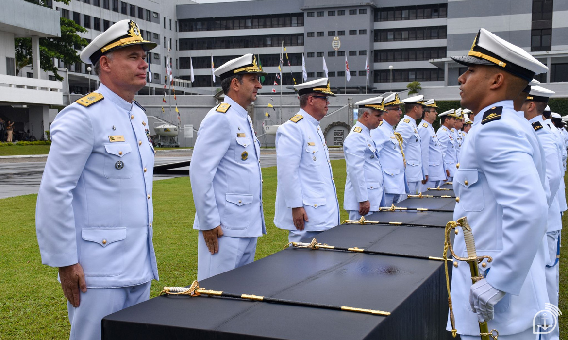 Marinha abre concursos com 128 vagas e salários acima de R$ 9 mil