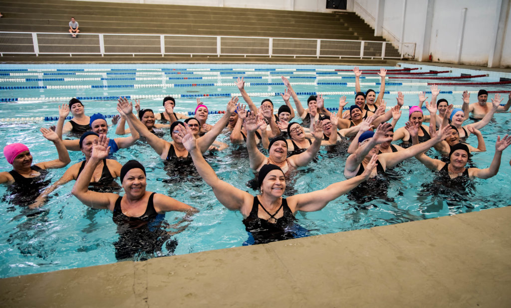 Prefeitura de Apucarana abre inscrições para aulas gratuitas de natação e hidroginástica