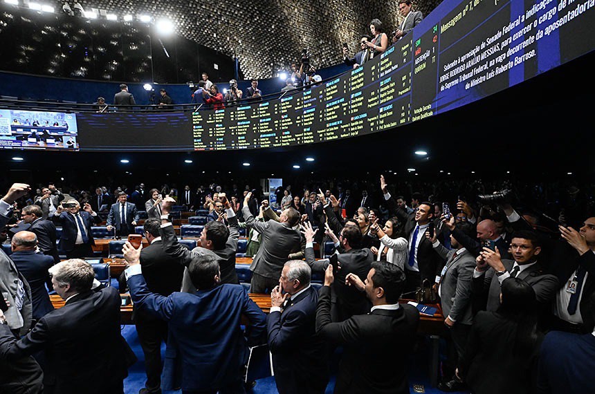 Senado impõe derrota histórica a Lula e rejeita Jorge Messias para o STF