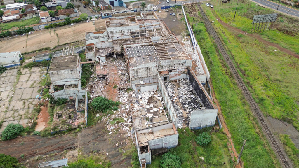 Prefeitura acionará medidas jurídicas para enfrentar abandono do antigo frigorífico no Bela Vista