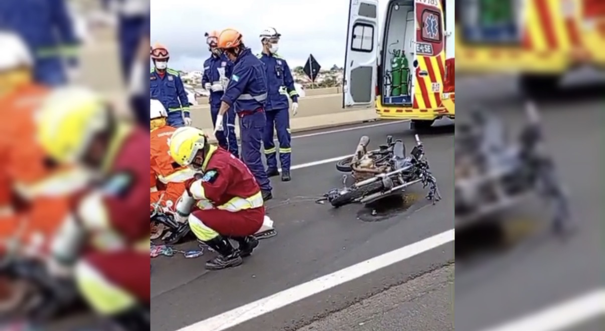 Motociclista fica gravemente ferido após bater na traseira de caminhão na BR-376