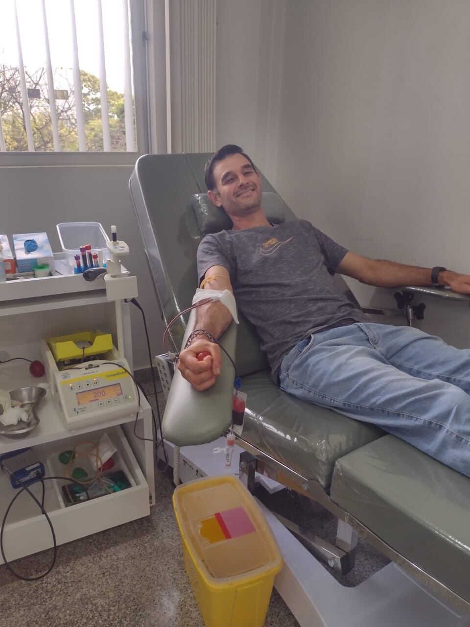 Morador de Marilândia do Sul com tipo raro de sangue realiza doação com o grupo da cidade.