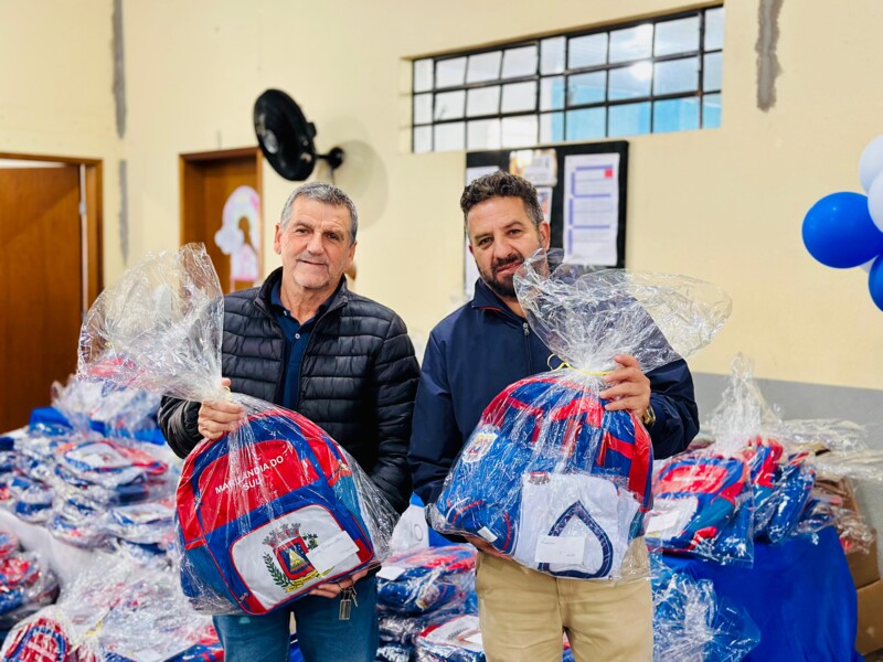 Educação de Marilândia do Sul entrega mochilas e uniformes aos alunos da rede municipal