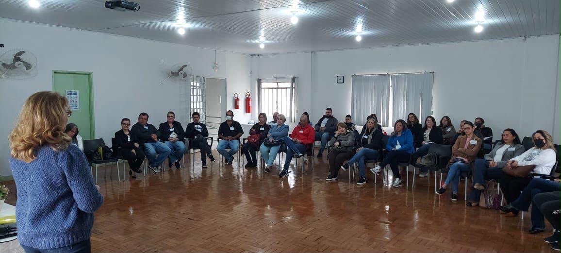 Apucarana recebe voluntários de sete cidades para encontro regional do CVV