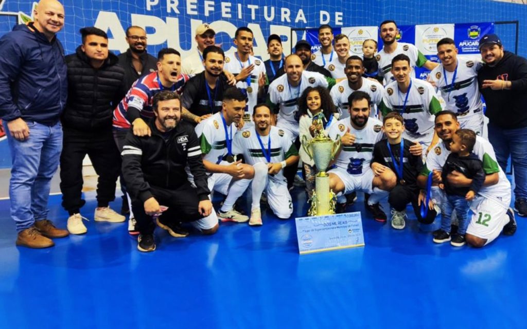Ginásio lotado celebra volta do futsal municipal e o título do Corte do Leitão