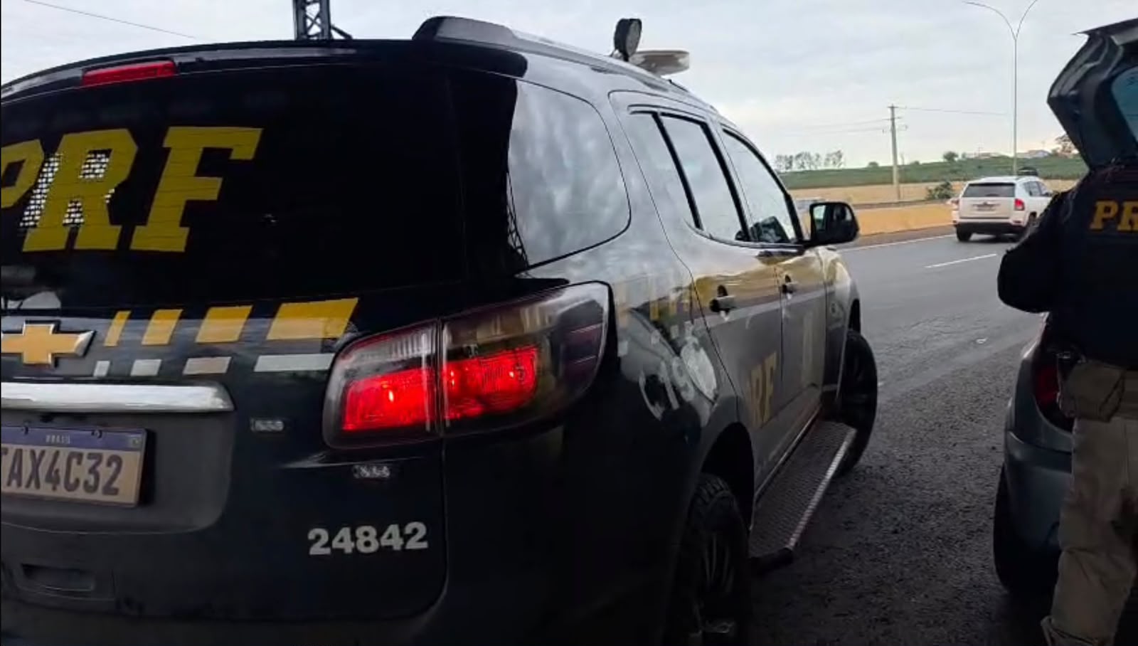 PRF APREENDE MACONHA EM MANDAGUARI
