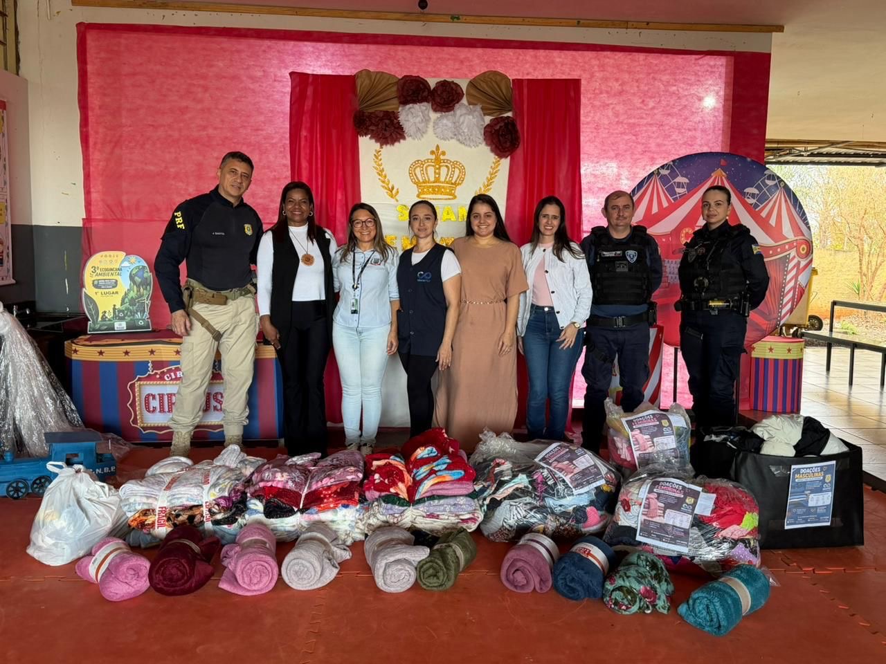 PRF entrega cerca de 3,5 mil peças de roupas arrecadadas na campanha “Adote uma Criança Neste Inverno” no Paraná