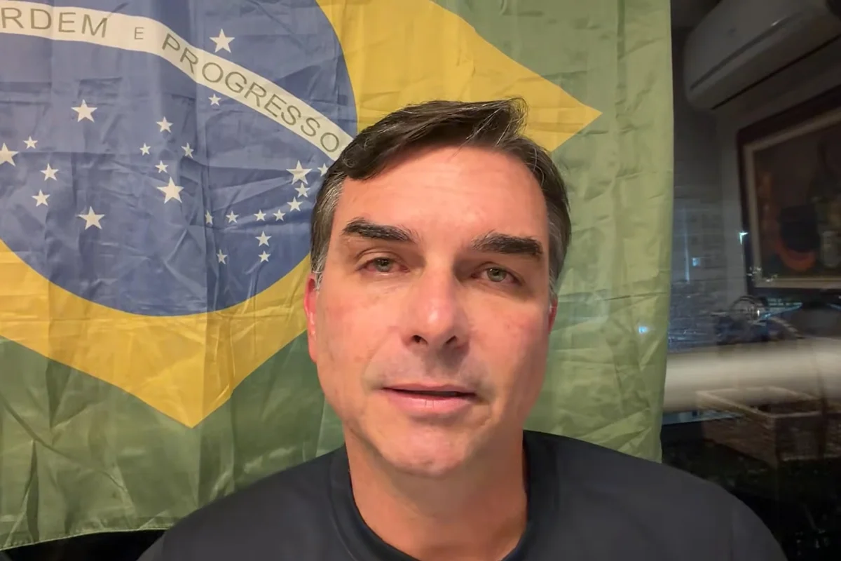 Flávio Bolsonaro agradece à OAB por pedido de liberação de visitas ao pai