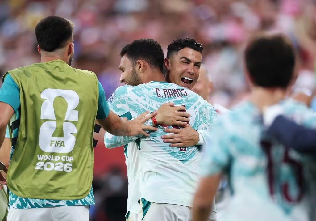 Com gol de pênalti de Cristiano Ronaldo, Portugal vira sobre a Croácia e avança na Copa