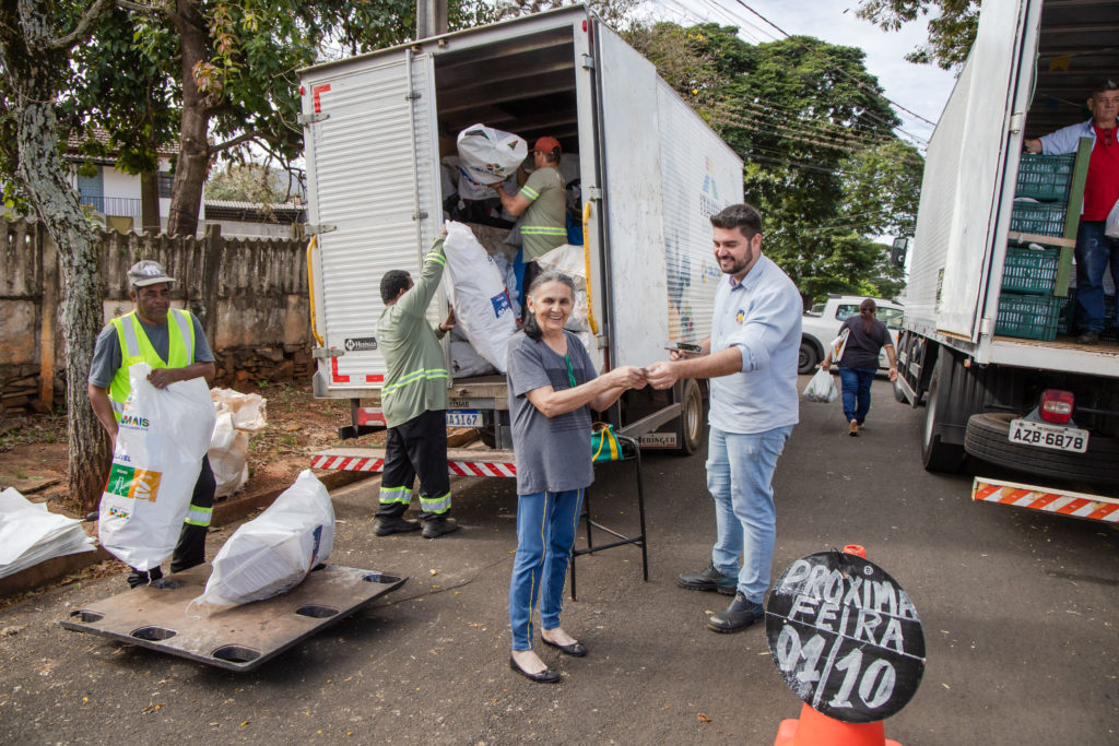 Feira Verde distribui mais de oito toneladas de alimentos e beneficia 1.443 famílias em julho
