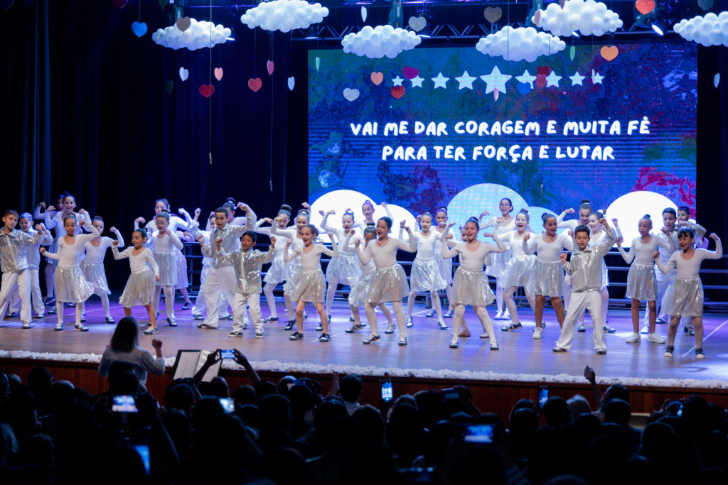 Festival de Línguas Estrangeiras e Libras valoriza expressão, diversidade cultural e inclusão na rede municipal