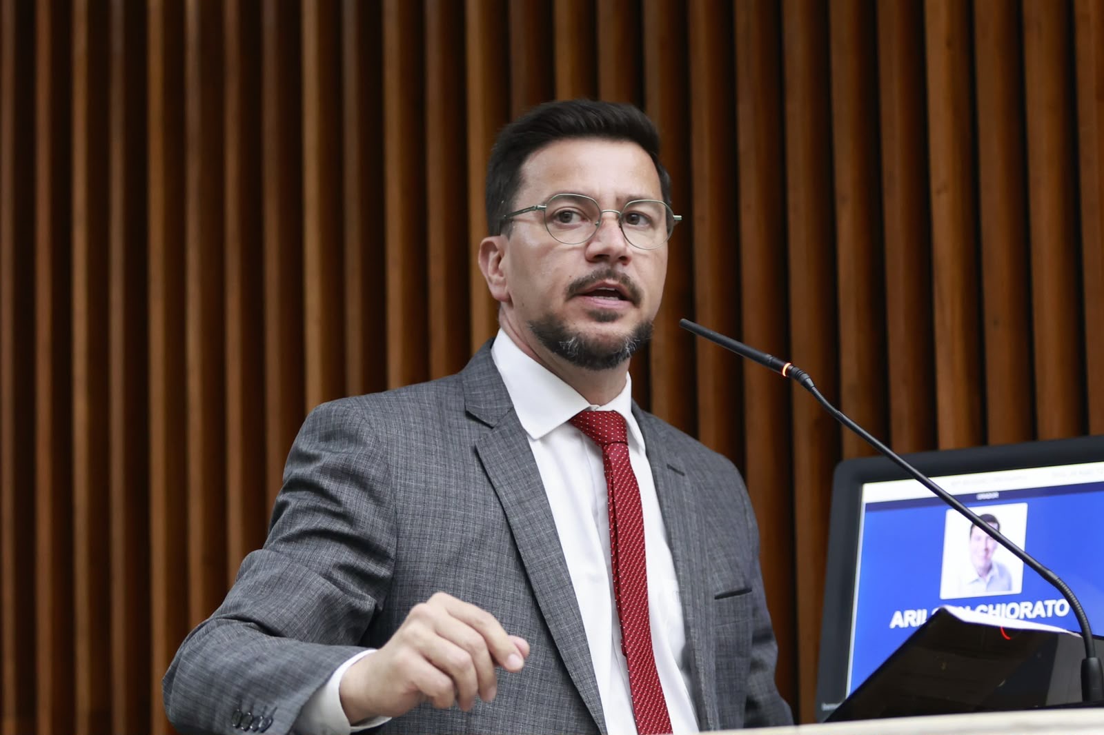 Deputado Arilson defende dois dias de folga por semana e mais segurança para a população