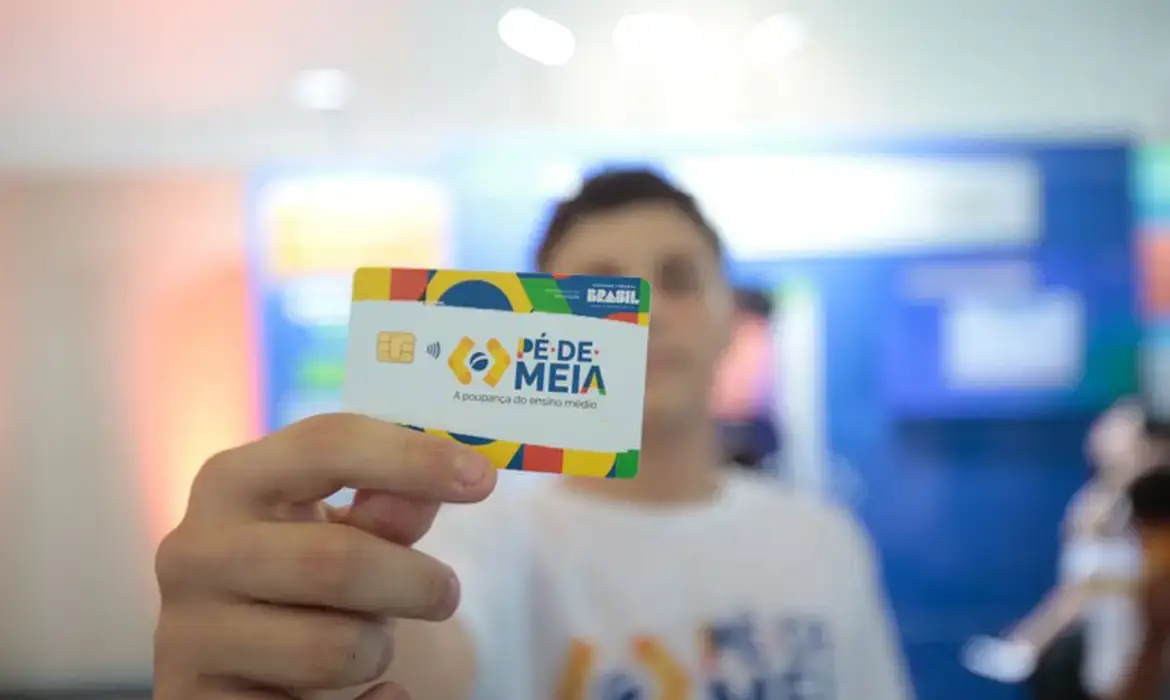 Pé-de-Meia começa a pagar 5ª parcela nesta segunda-feira; veja calendário completo