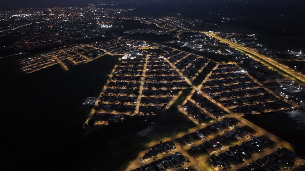 APUCARANA 100% LED: bairros ganham mais claridade, segurança e espaços públicos mais acolhedores