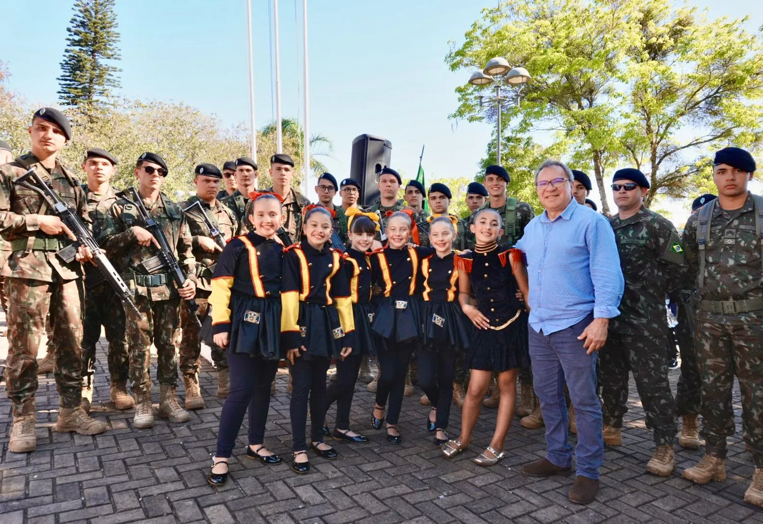Rio Bom celebra patriotismo e tradição em Desfile Cívico marcado pela volta da Banda Marcial