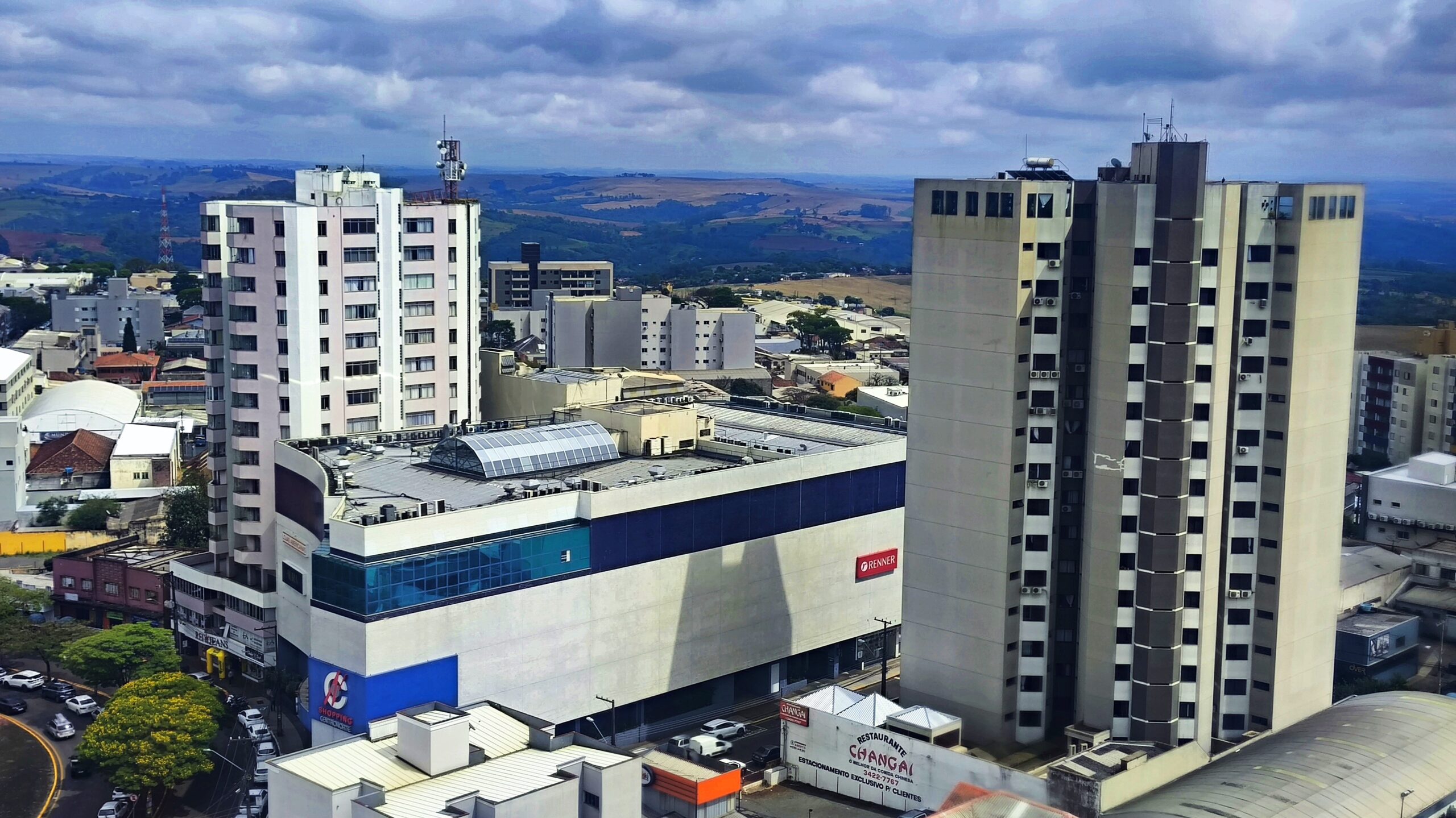 Sábado terá sol entre nuvens e risco de chuva em Apucarana; instabilidade aumenta à noite