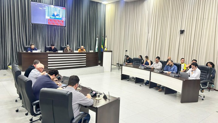 Câmara de Apucarana mantém vetos do Executivo e agenda sessões extraordinárias